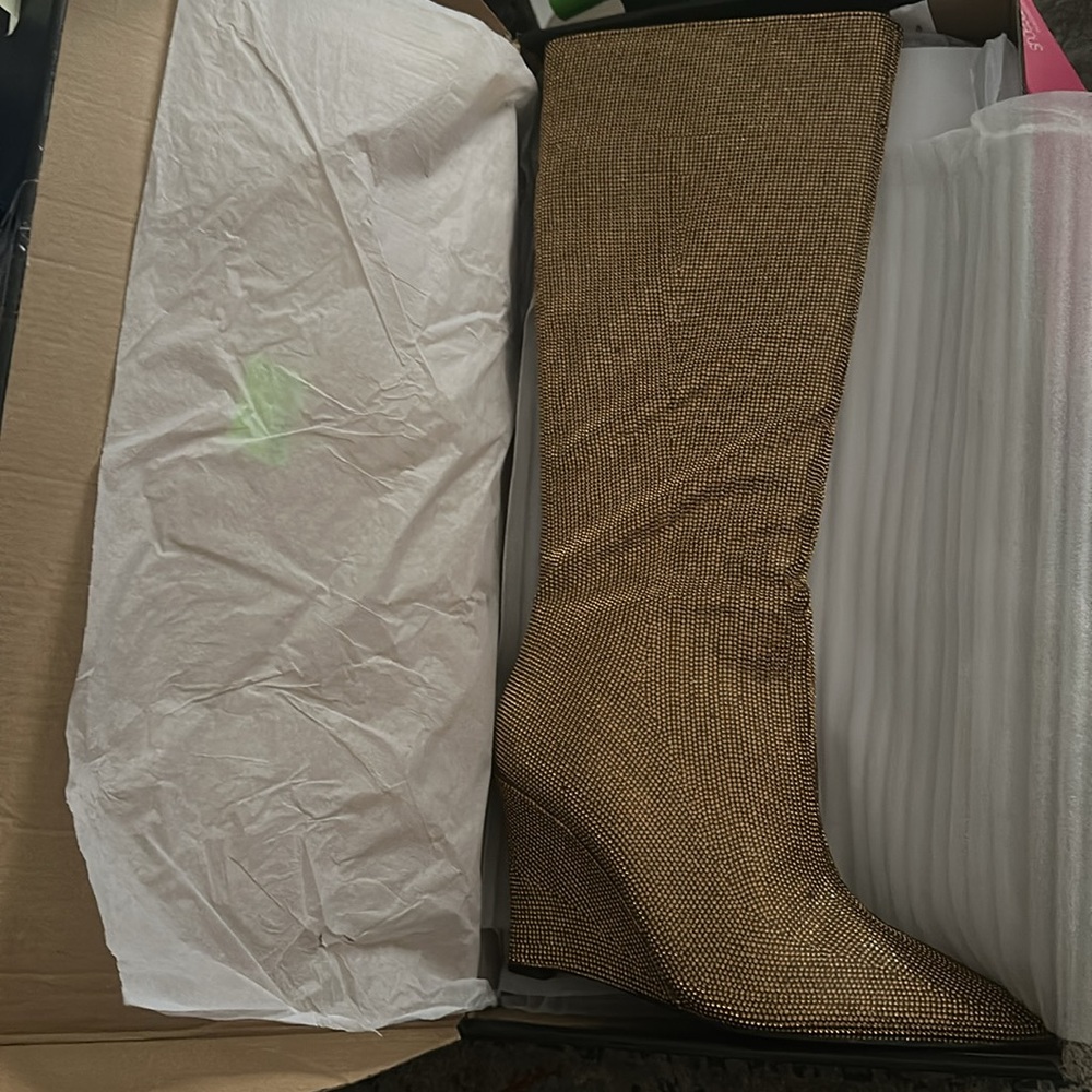 Golden knee-high boots - Picture 5 of 5
